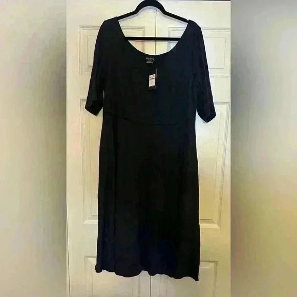 City Chic Plus Size L/20 Dress in Navy NWT - Picture 2 of 5